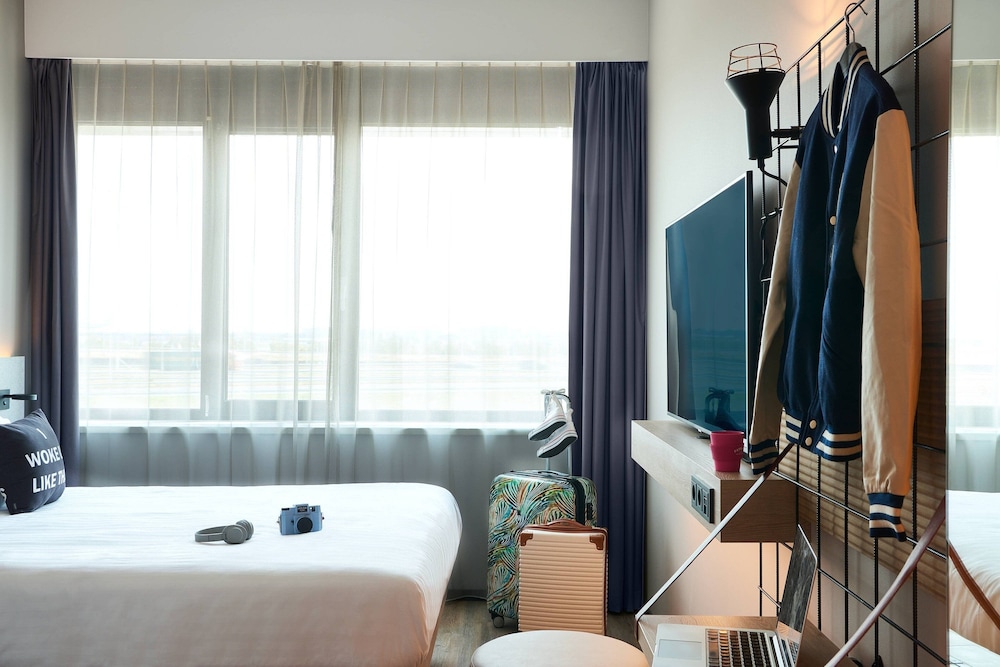 

Torino - Hoofddorp - Moxy Amsterdam Schiphol Airport
