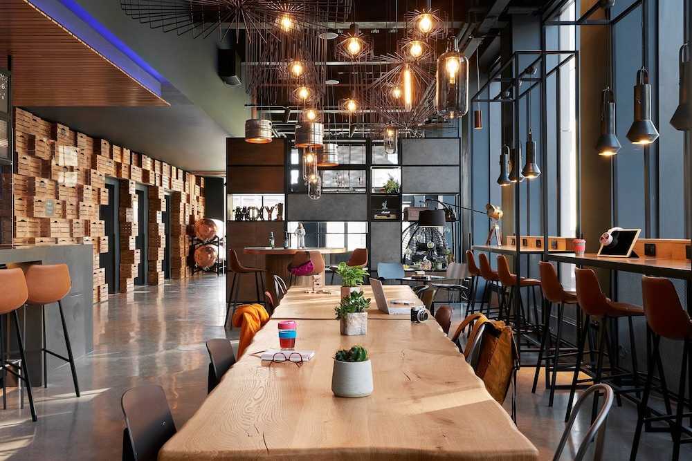 

Bari - Leith - Moxy Edinburgh Fountainbridge