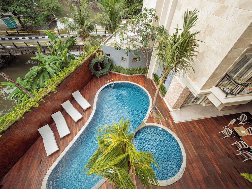

Milano - Kedonganan - Alron Hotel Kuta