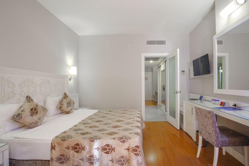 

Trieste - Kizilagac - Amelia Beach Resort Hotel & Spa