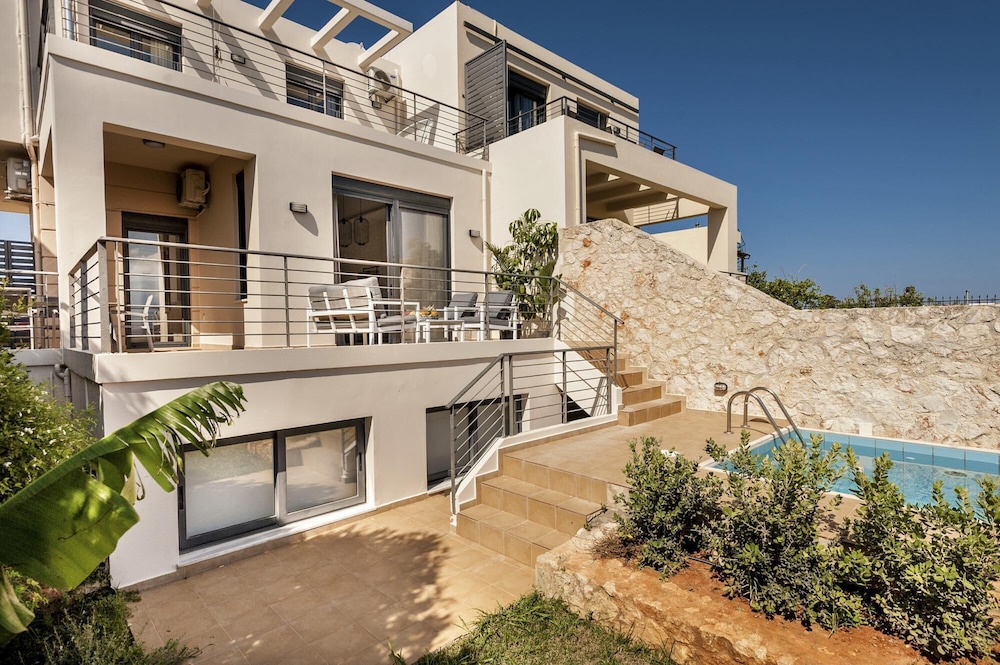 

Bari - Kalyves - Villa Anemi in Sternes