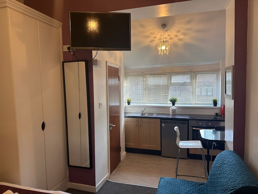 

Genova - Enfield - United Lodge Hotel