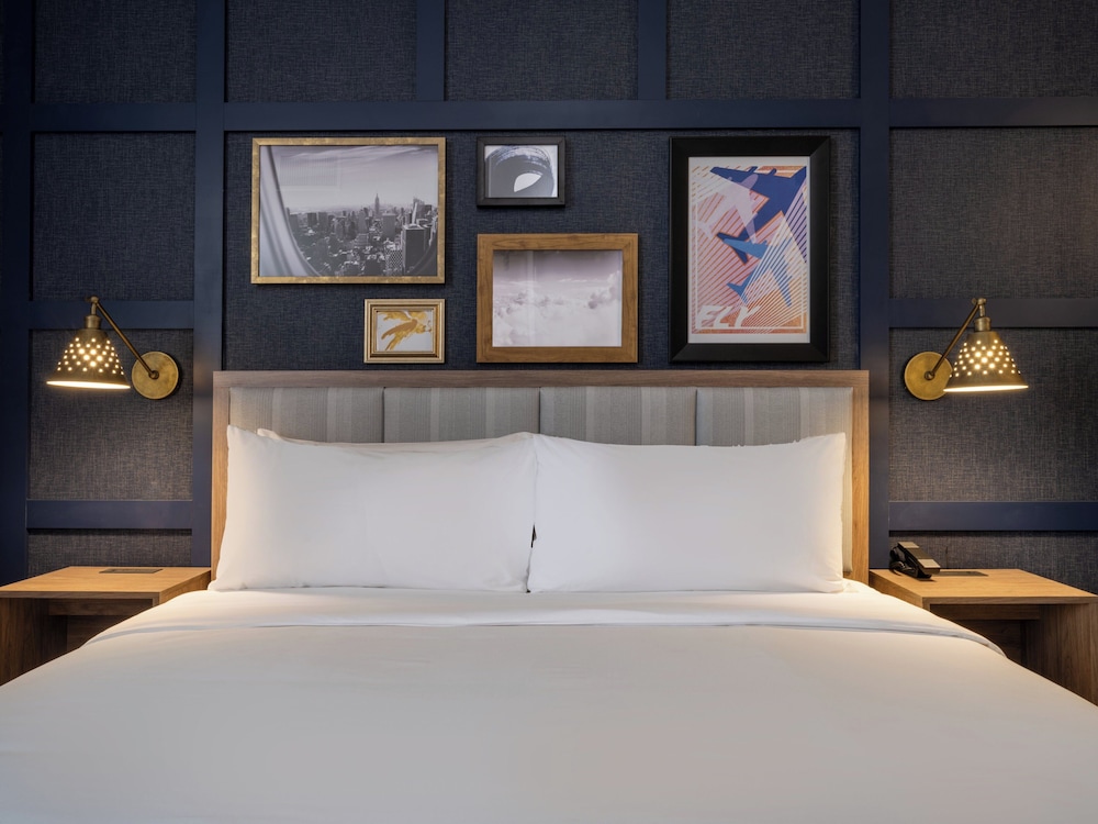 

Brindisi - Bronx - voco Fiorello - LaGuardia East, an IHG Hotel