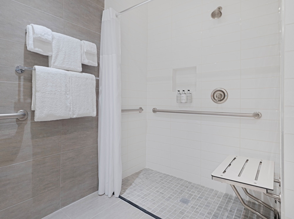 

Bologna - Queens - voco Fiorello - LaGuardia East, an IHG Hotel