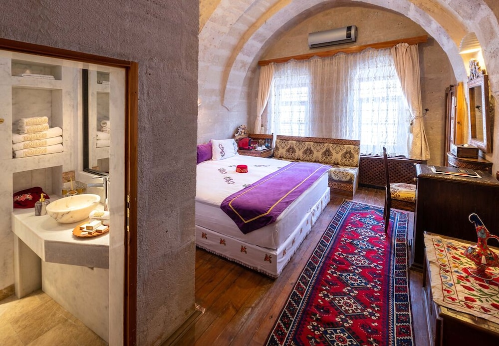 

Milano - Ayvalı - Cappadocia Gamirasu Cave Hotel