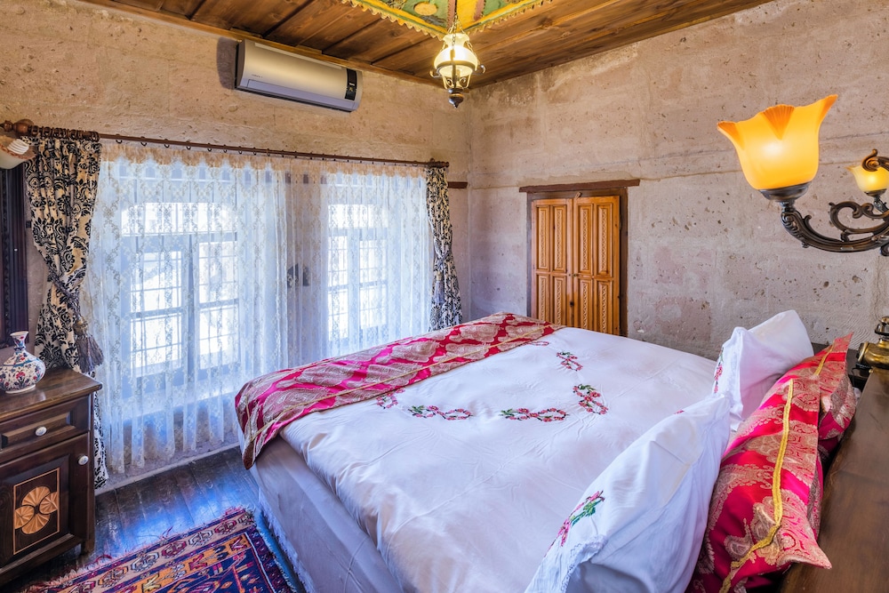 

Bologna - Ayvalı - Cappadocia Gamirasu Cave Hotel