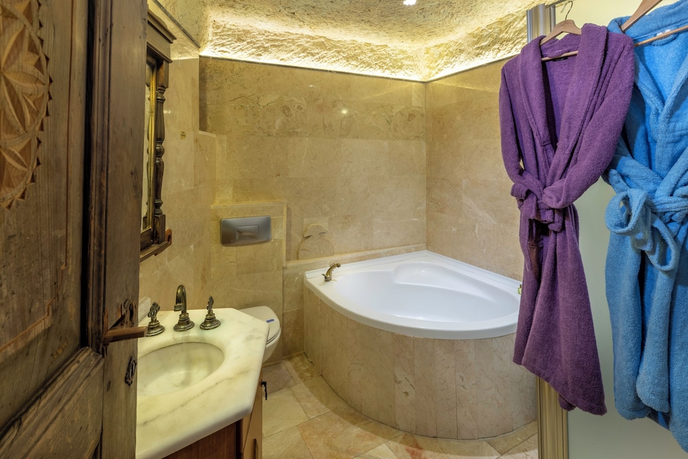 

Bologna - Ayvalı - Cappadocia Gamirasu Cave Hotel