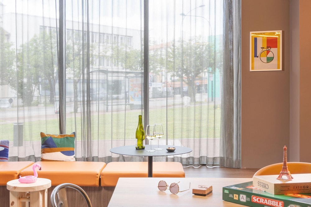 

Lamezia Terme - Villejuif - Moxy Paris Clamart