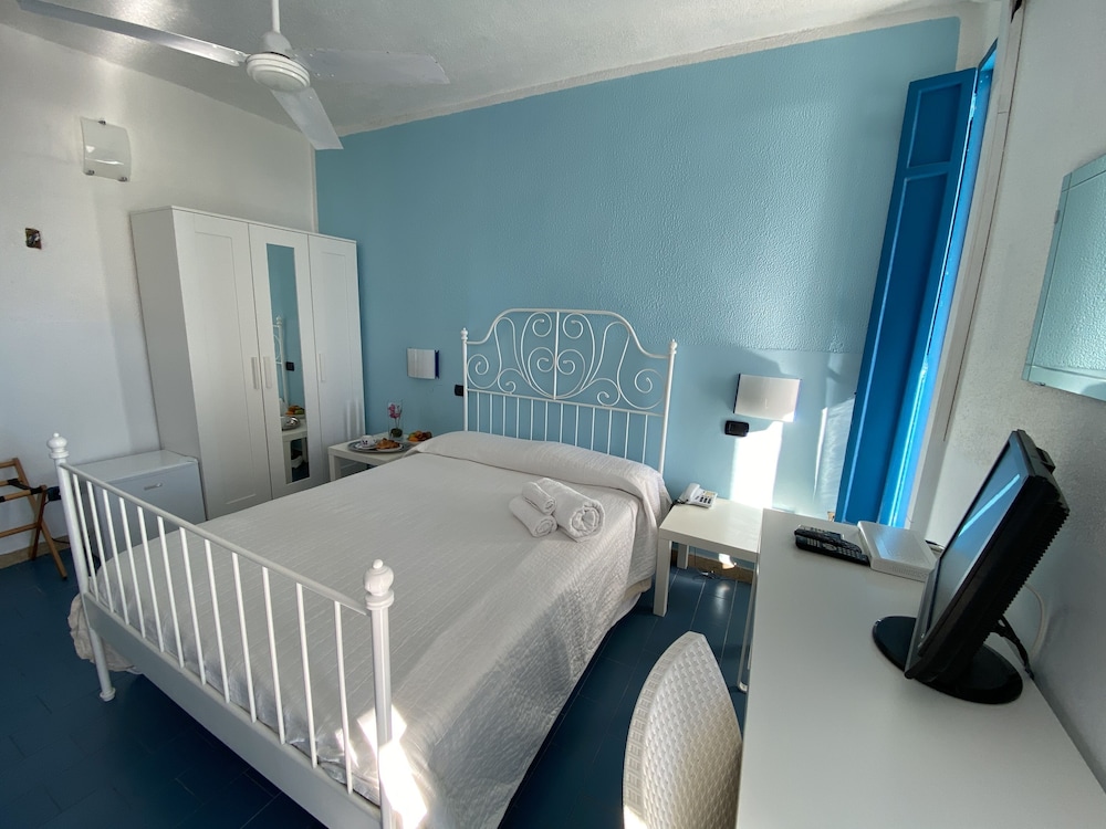 

Catania - Lampedusa - Hotel Guitgia Tommasino