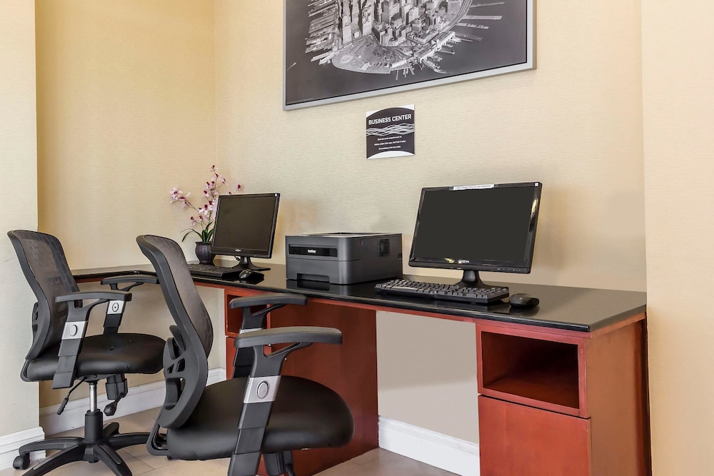 

Napoli - Long Island City - Comfort Inn & Suites LaGuardia Airport