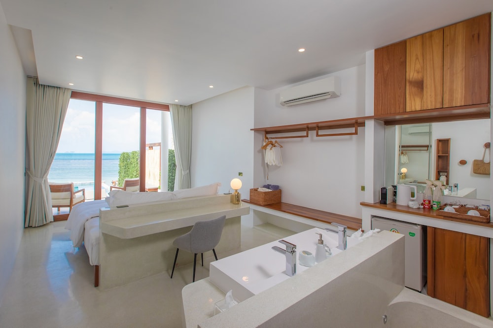 

Roma - Mae Nam Beach - White Whale Beachfront Pool Villa