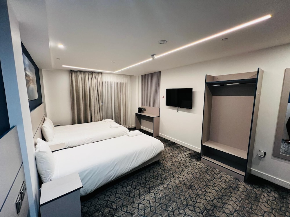 

Roma - Chingford - Ilford Grand Hotel