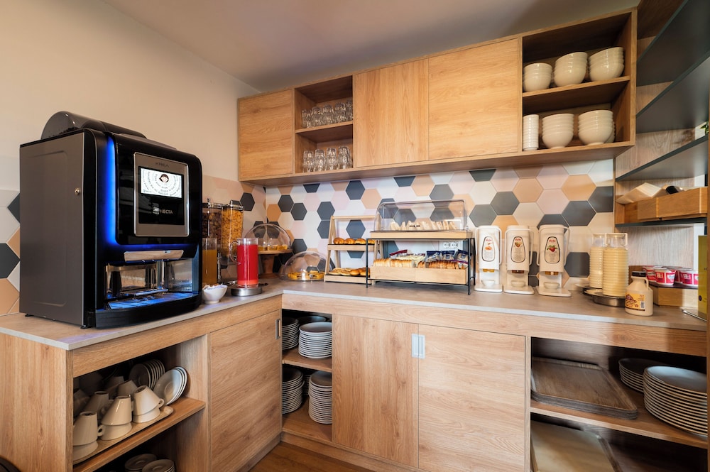 

Cagliari - Grottaferrata - Rome Ciampino Smart Hotel