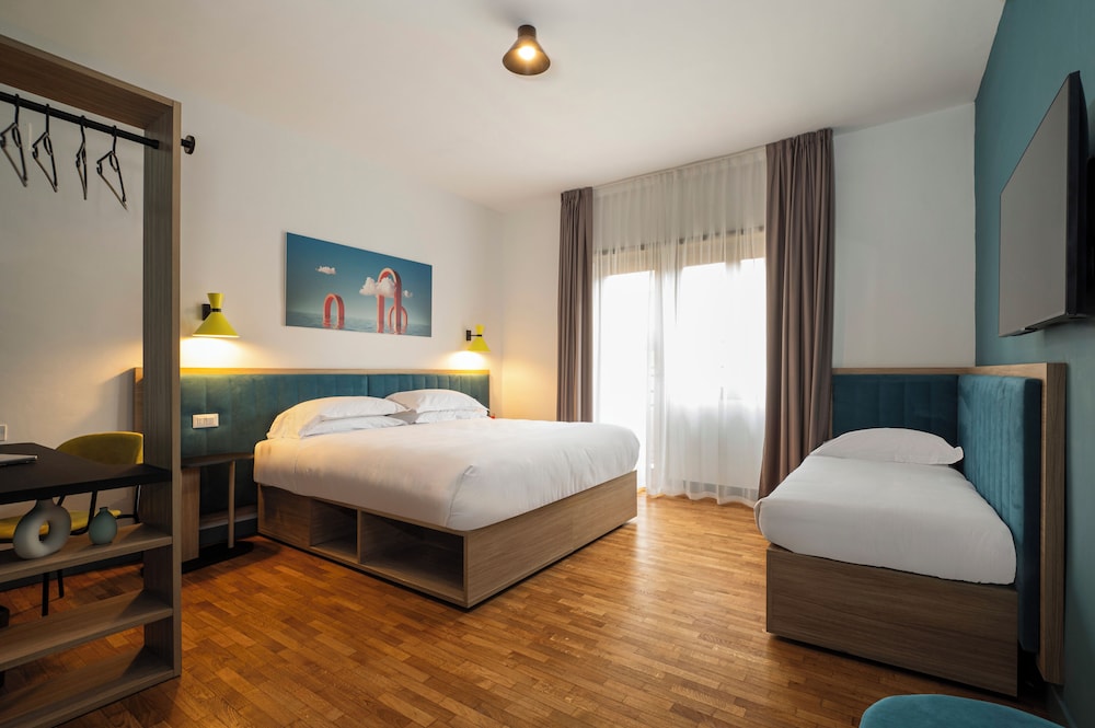 

Bari - Frascati - Rome Ciampino Smart Hotel