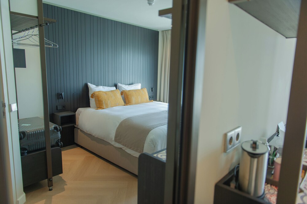 

Napoli - Haarlemmerliede - Boutique Hotel Herbergh Amsterdam Airport FREE PARKING