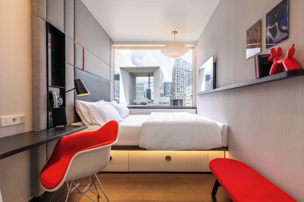 

Bari - Nanterre - citizenM Paris La Défense