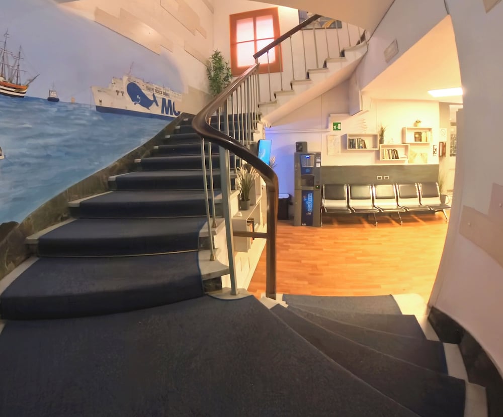 

Milano - Tirrenia - Giappone Inn Parking Hotel