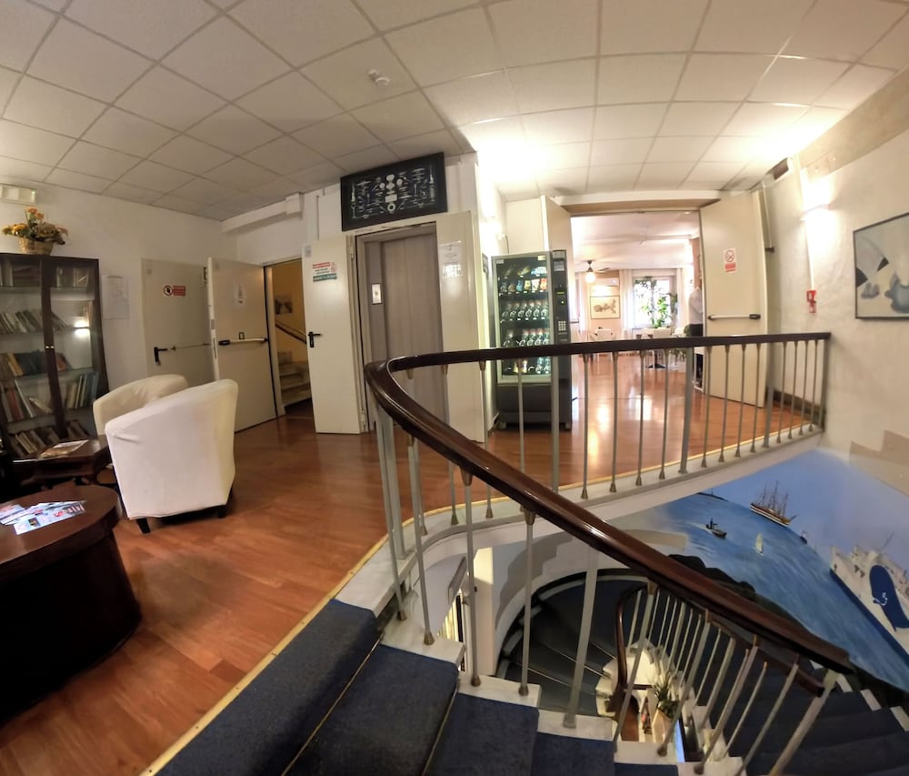 

Palermo - Tirrenia - Giappone Inn Parking Hotel