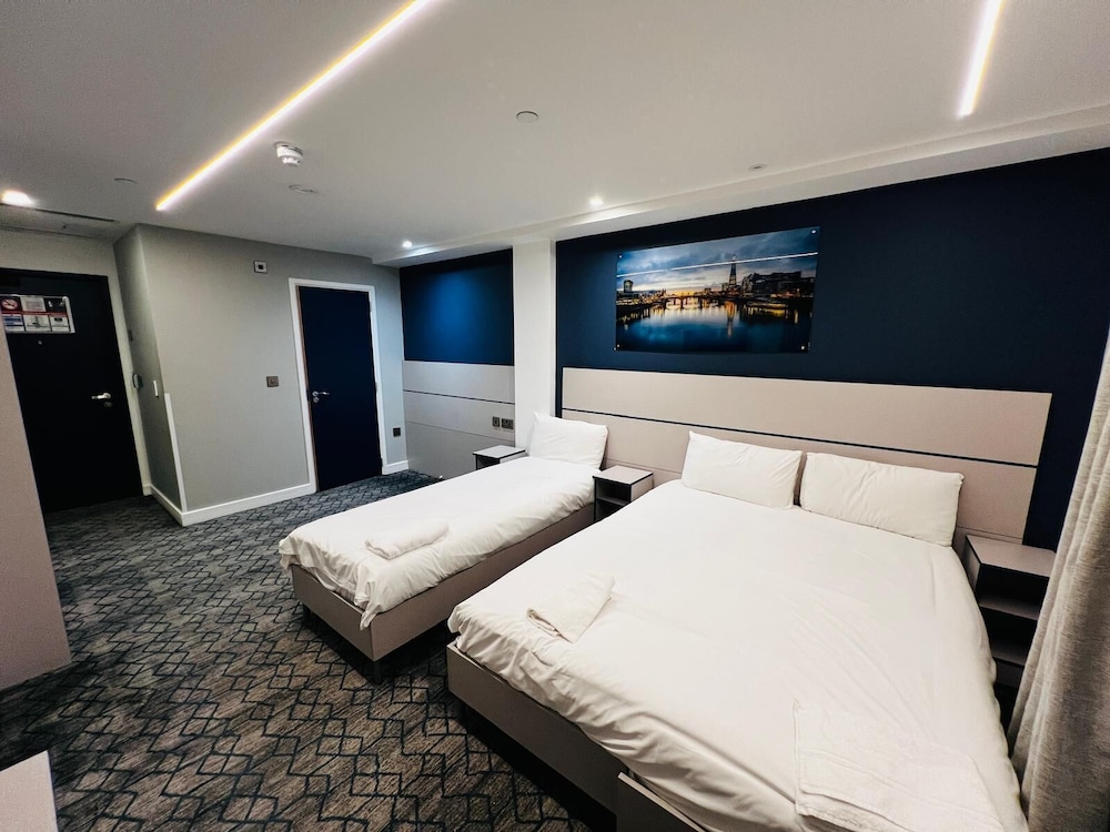 

Venezia - Chingford - Ilford Grand Hotel