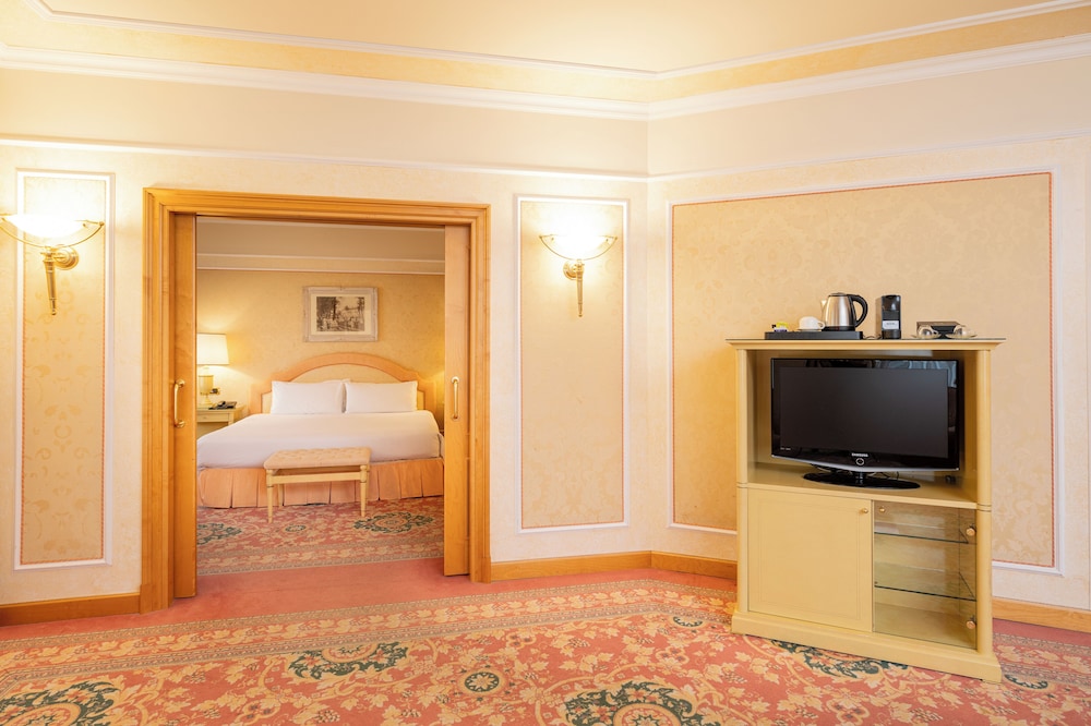 

Milano - Bologna - Royal Hotel Carlton