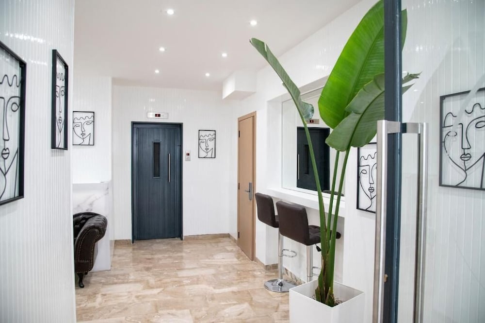 

Milano - Glyfada (Attica) - Celia Residence