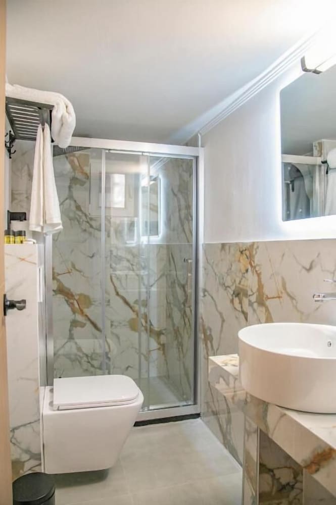 

Roma - Glyfada (Attica) - Celia Residence