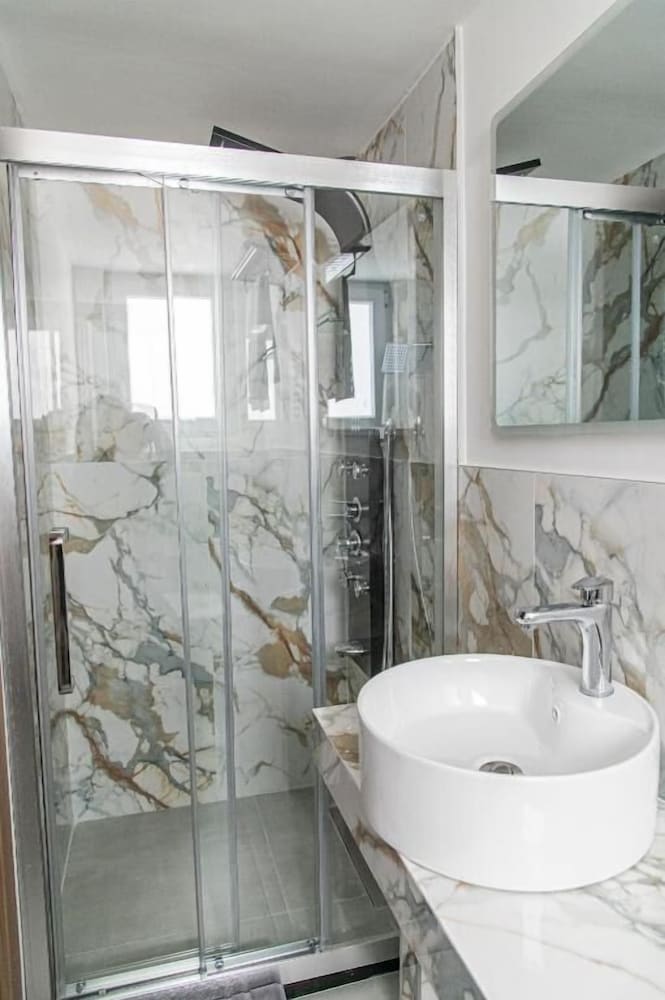 

Bari - Vouliagmeni - Celia Residence