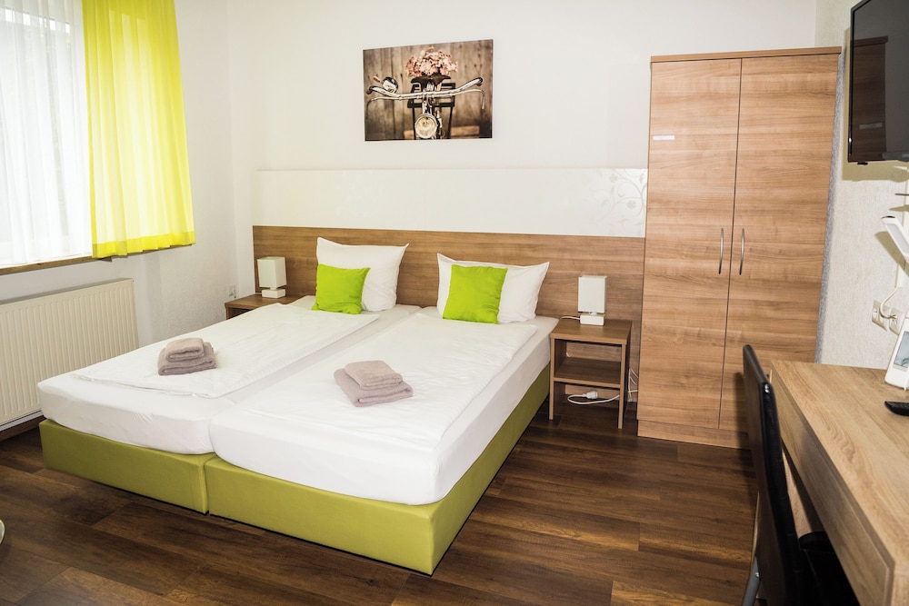 

Catania - Bad Urach - bed & breakfast Outlet Hotel