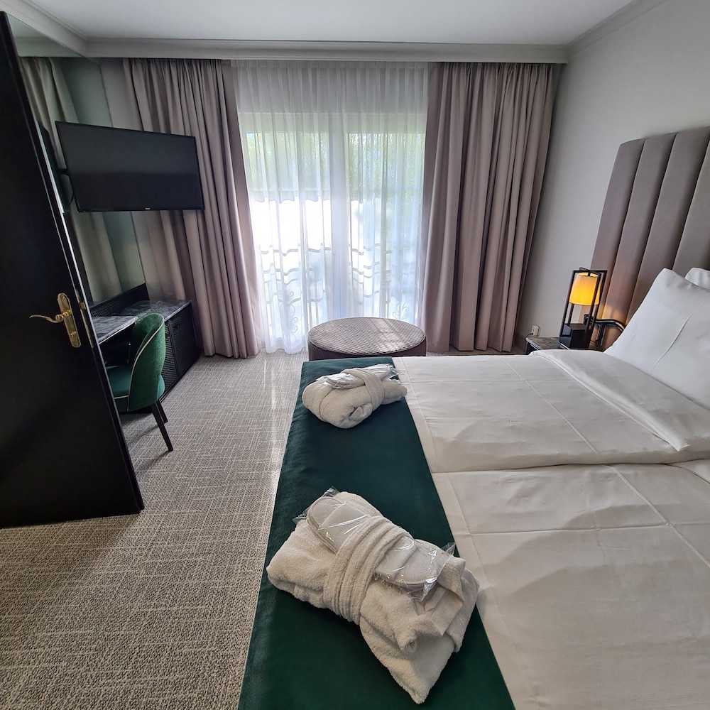 

Roma - Guntramsdorf - Eventhotel Pyramide