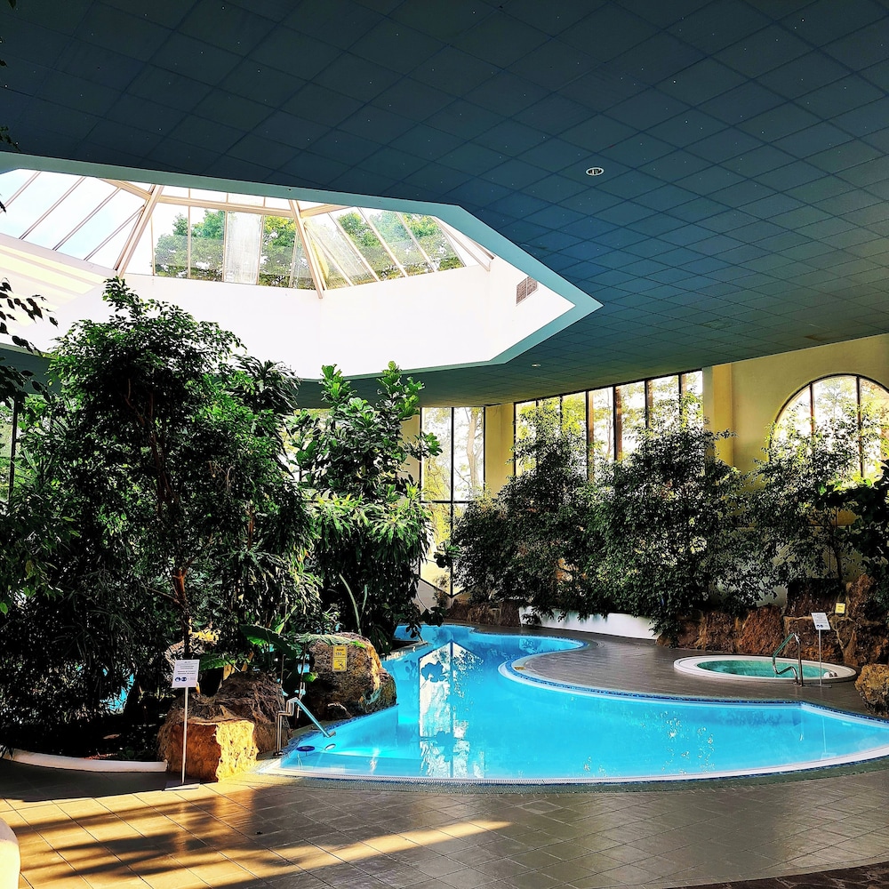 

Bologna - Gumpoldskirchen - Eventhotel Pyramide