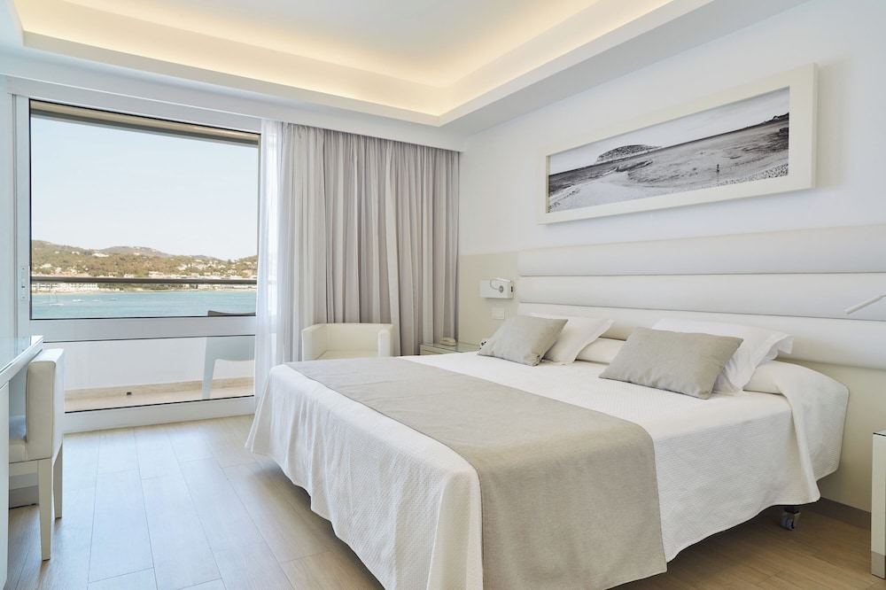 

Brindisi - Cala Llonga - Hotel Argos Ibiza