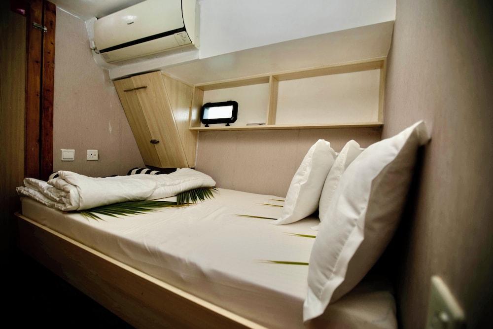 

Verona - Dhiffushi - Odyssey of sunny side