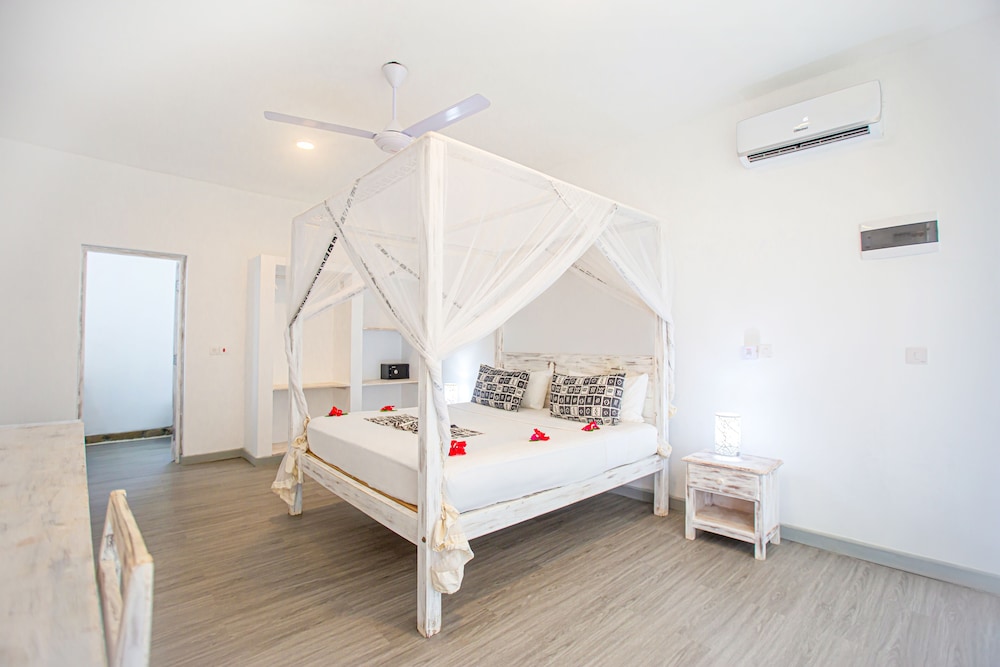 

Catania - Watamu - AHG Lion Beach Resort