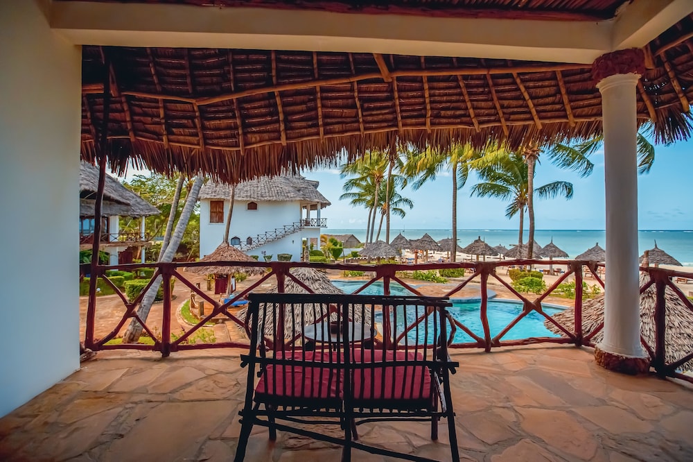 

Genova - Pwani Mchangani - AHG Waridi Beach Resort & SPA