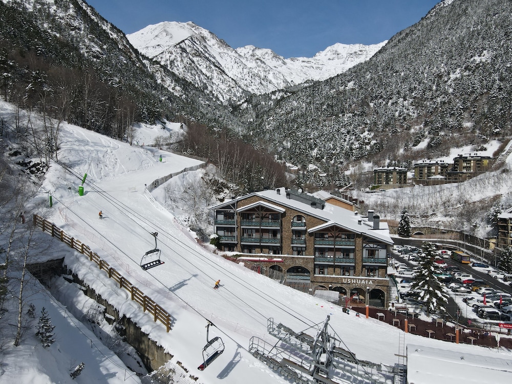 

Milano - Principato di Andorra - Ushuaia, The Mountain Hotel