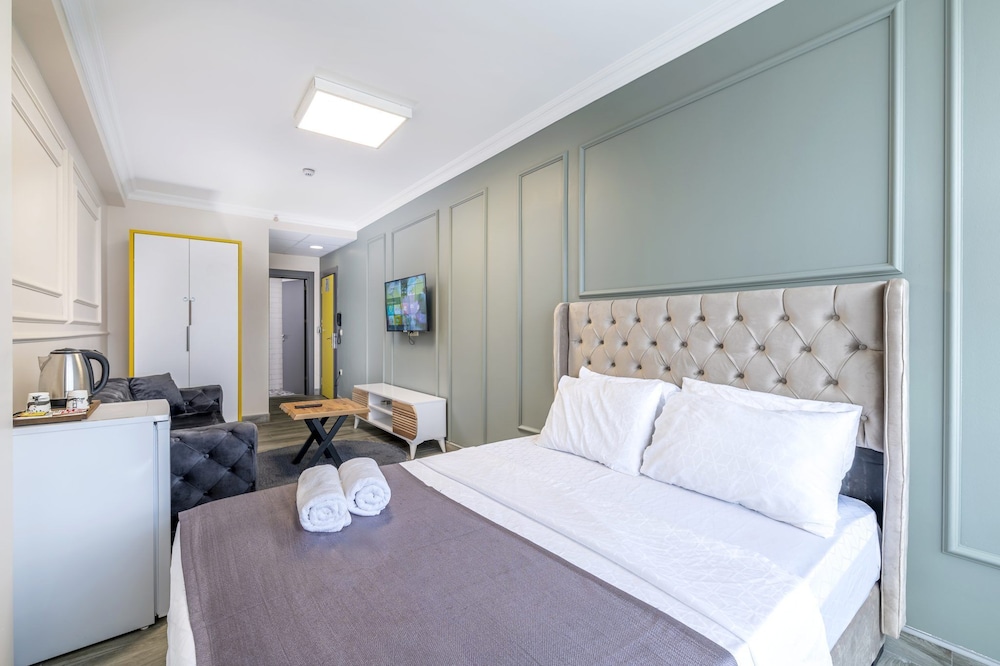 

Lamezia Terme - Istanbul - Royal Luxury Hotels Suites