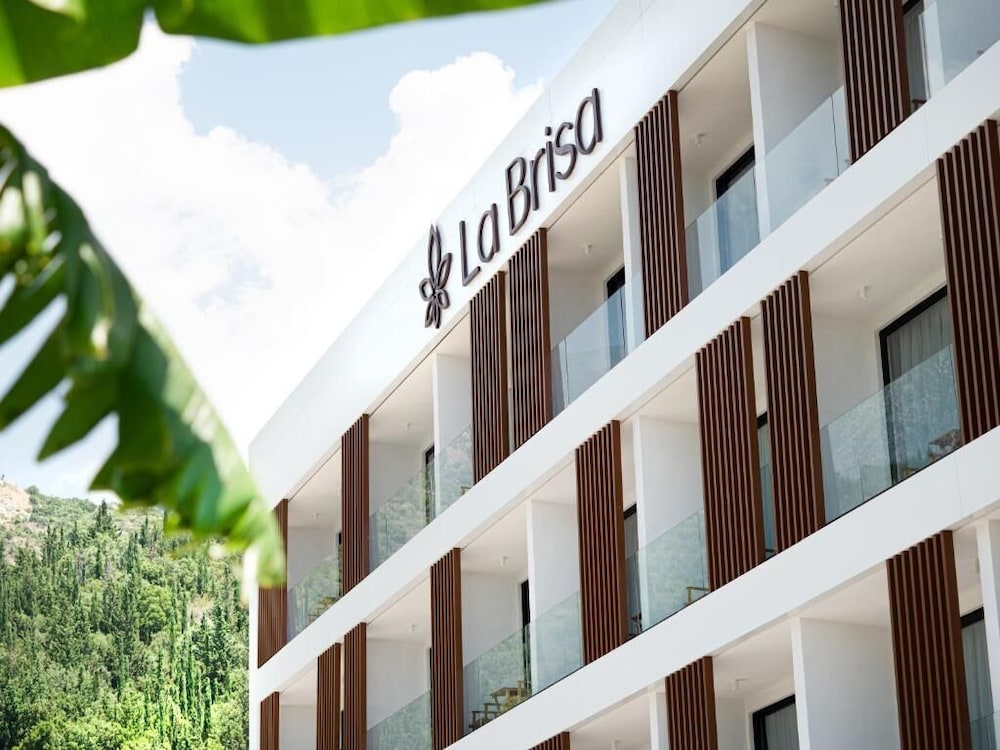 

Bologna - Dhërmi - LA BRISA BOUTIQUE HOTEL