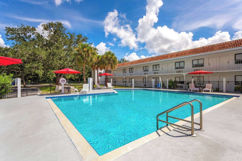 

Roma - Lake Buena Vista - Developer Inn Express Fundamental, a Travelodge by Wyndham