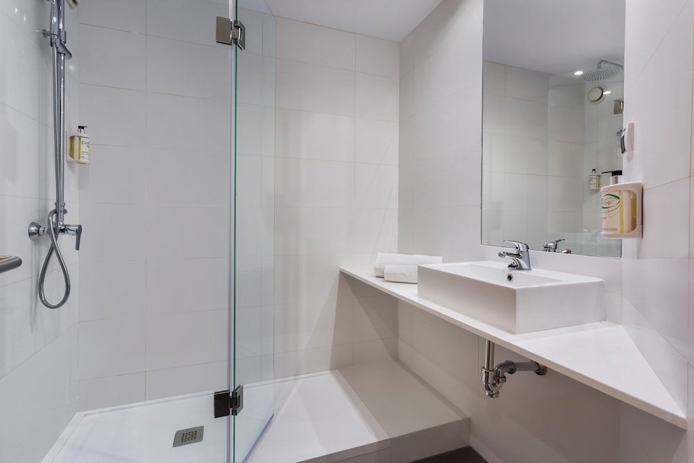 

Cagliari - Madrid - B&B HOTEL Madrid Aeropuerto T1 T2 T3