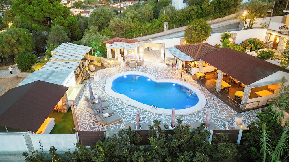 

Venezia - Koukounarie - Skiathos Island Suites
