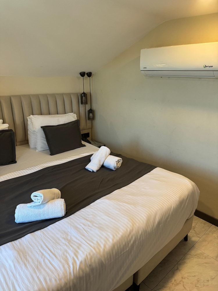 

Cagliari - Istanbul - D Twins Airport Hotel