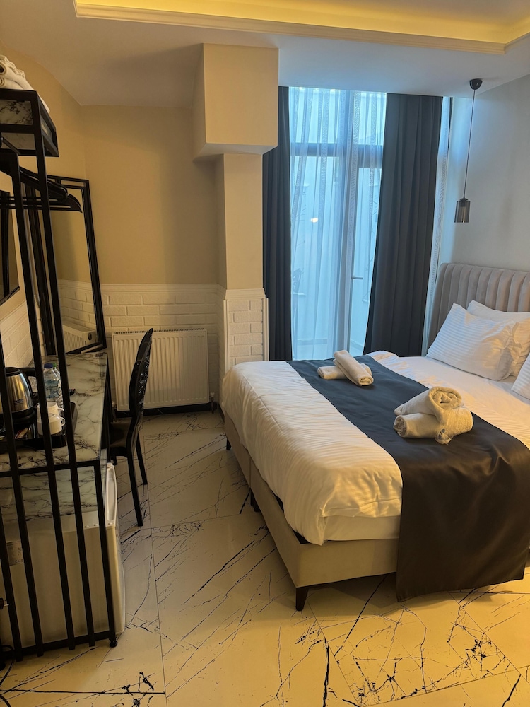 

Roma - Istanbul, New Airport - Queen Airport Hotel