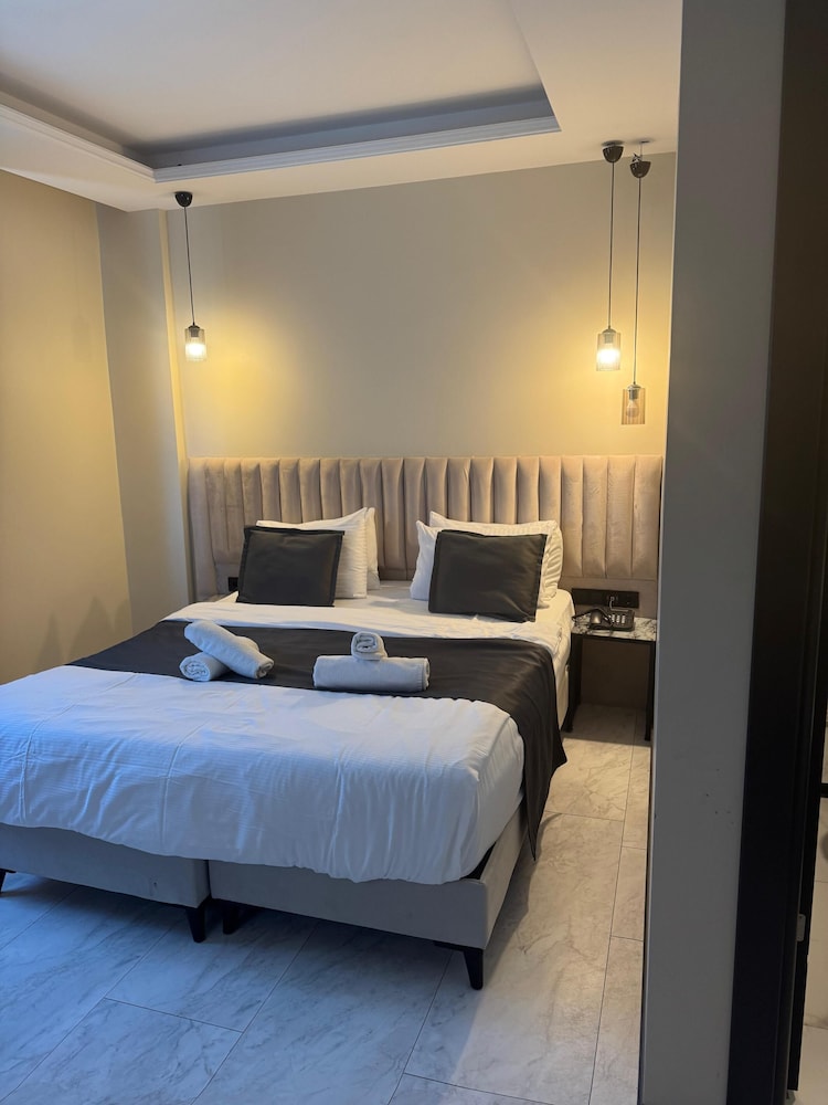 

Palermo - Istanbul - D Twins Airport Hotel