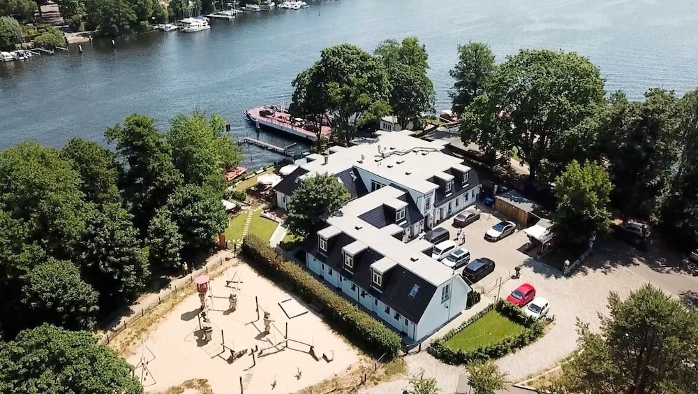 

Roma - Hennigsdorf - Hotel Altes Fährhaus ehemals Himmel und Havel