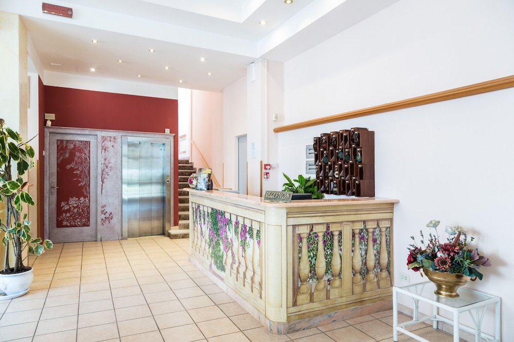 

Genova - Versilia e Costa Toscana, Mare Italia - Hotel Ambasciatori