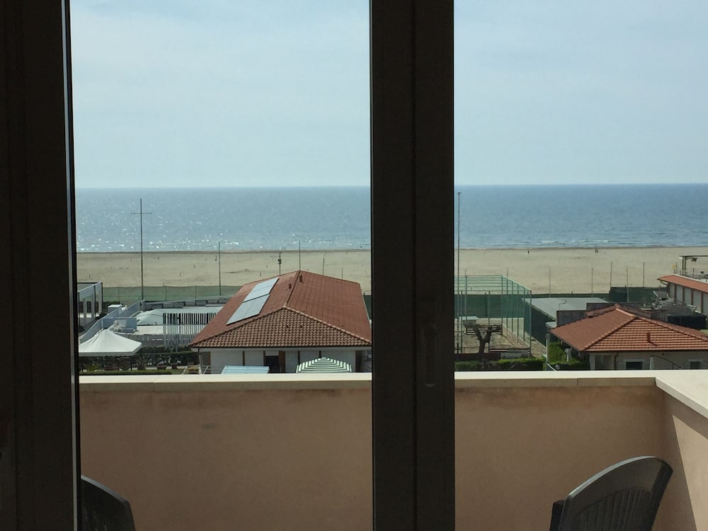 

Bari - Versilia e Costa Toscana, Mare Italia - Hotel Ambasciatori