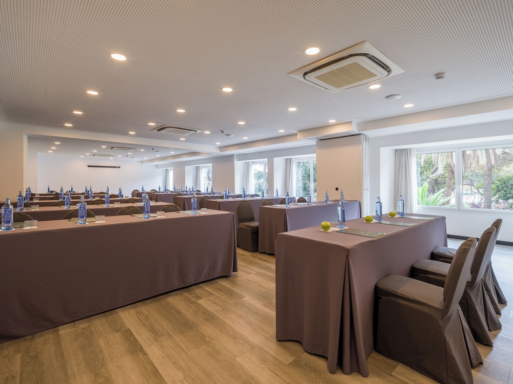 

Genova - Las Palmas de Gran Canaria - Sercotel Hotel Parque