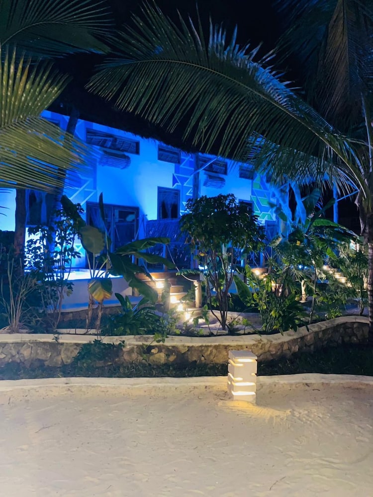 

Napoli - Dongwe - Tsunami village