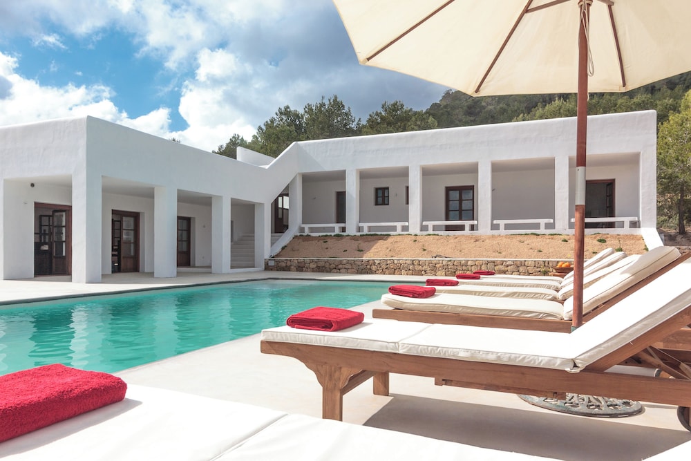 

Brindisi - San Antonio de Portmany, Ibiza - San Josep 6-Bed Villa Sleeps 14 Pool & Sea View