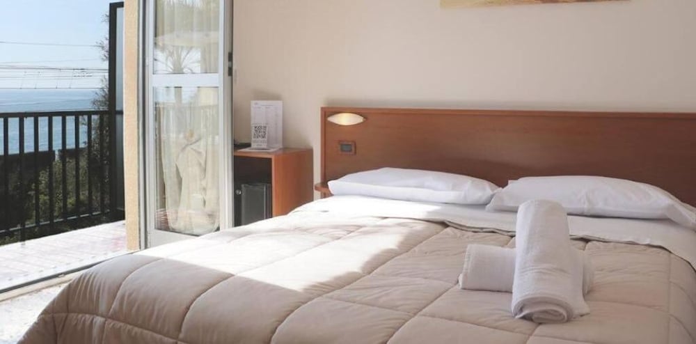 

Napoli - Sanremo - Lora Hotel